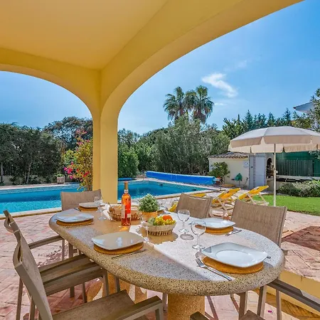 Casa De Amanha 450 Mts To The With Beautiful Garden And Heated Saltwater Pool וילה