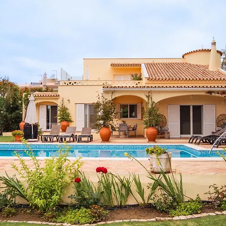Casa De Amanha 450 Mts To The With Beautiful Garden And Heated Saltwater Pool 빌라 *