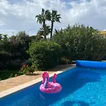 Вілла Casa De Amanha 450 Mts To The With Beautiful Garden And Heated Saltwater Pool Албуфейра