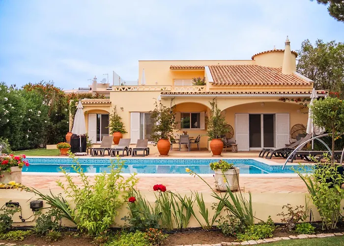 Casa De Amanha 450 Mts To The With Beautiful Garden And Heated Saltwater Pool 别墅 *