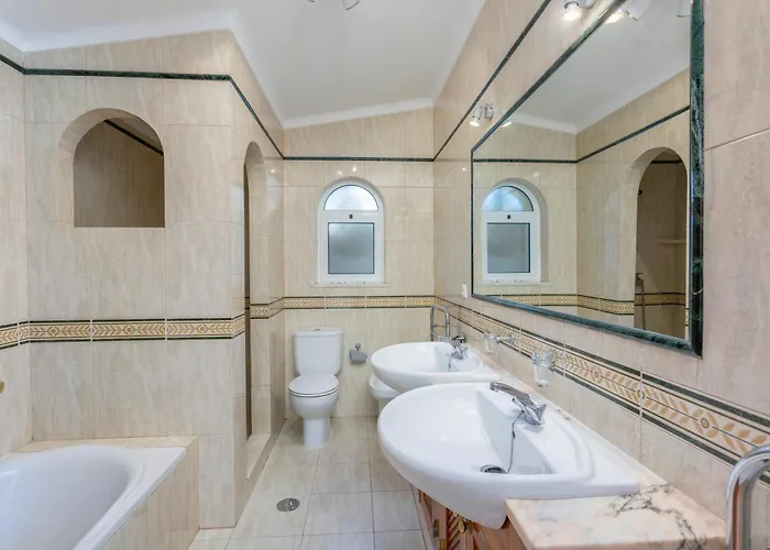 别墅 Casa De Amanha 450 Mts To The With Beautiful Garden And Heated Saltwater Pool *